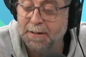 绷不住了！BBC主持人谈C罗处罚：他的简历也跟别人一样吗？