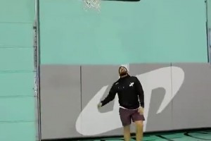 普通人跟NBA球星差距有多大？这直接被东契奇打破防了